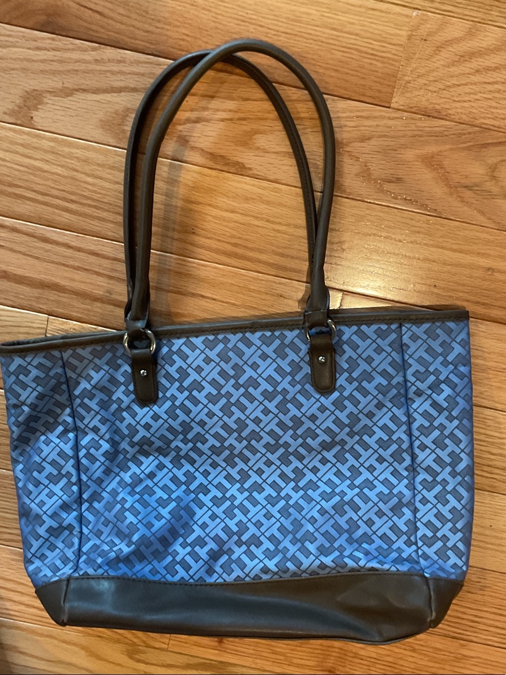 Tommy Hilfiger Blue Patterned Tote Bag Dark Brown Trim NWOT 16”x 11” - Picture 7 of 12